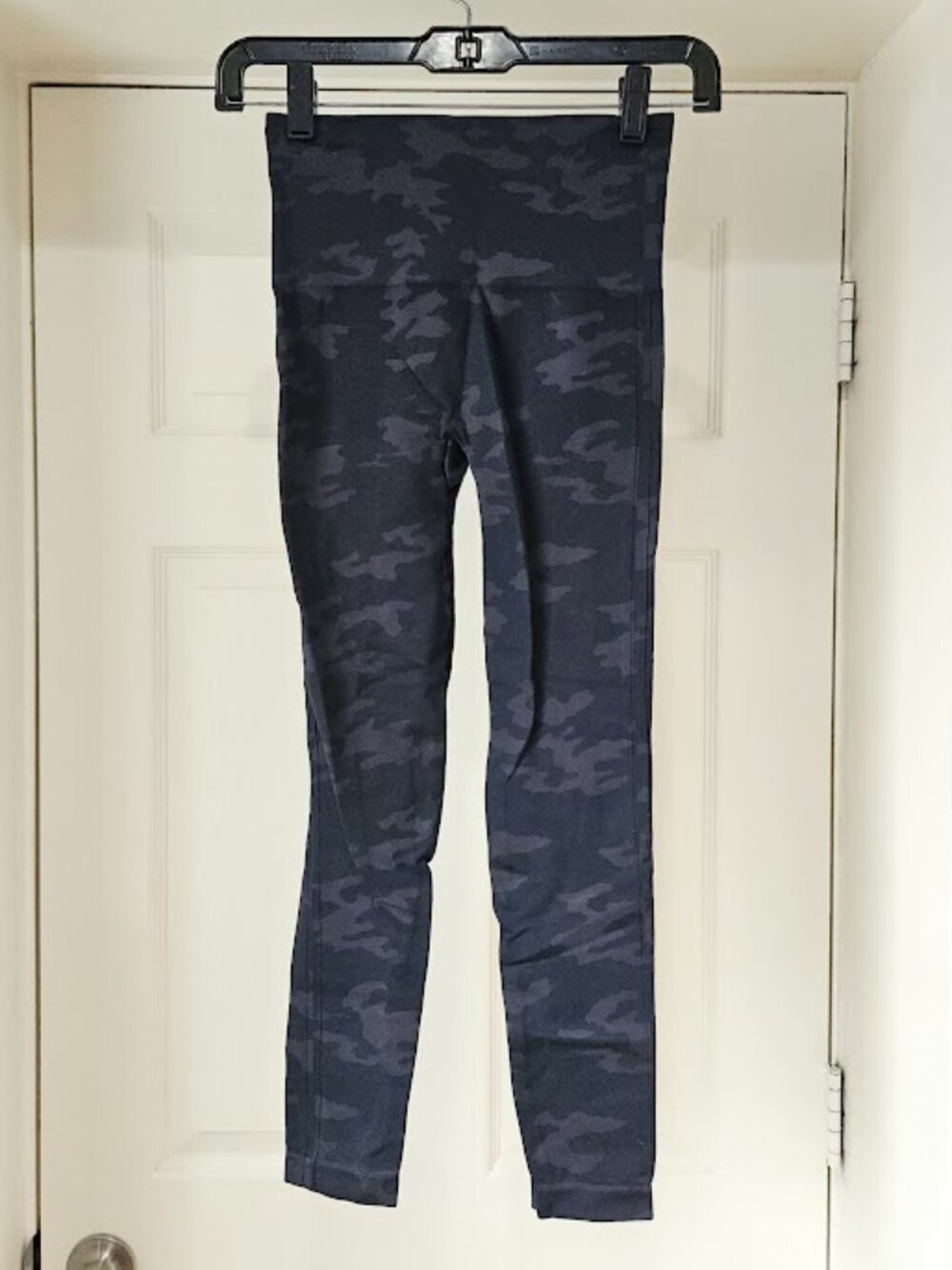 Spanx Camo Grey Leggings Ribbed Camouflage Seamless Mid Rise Women's Size Small